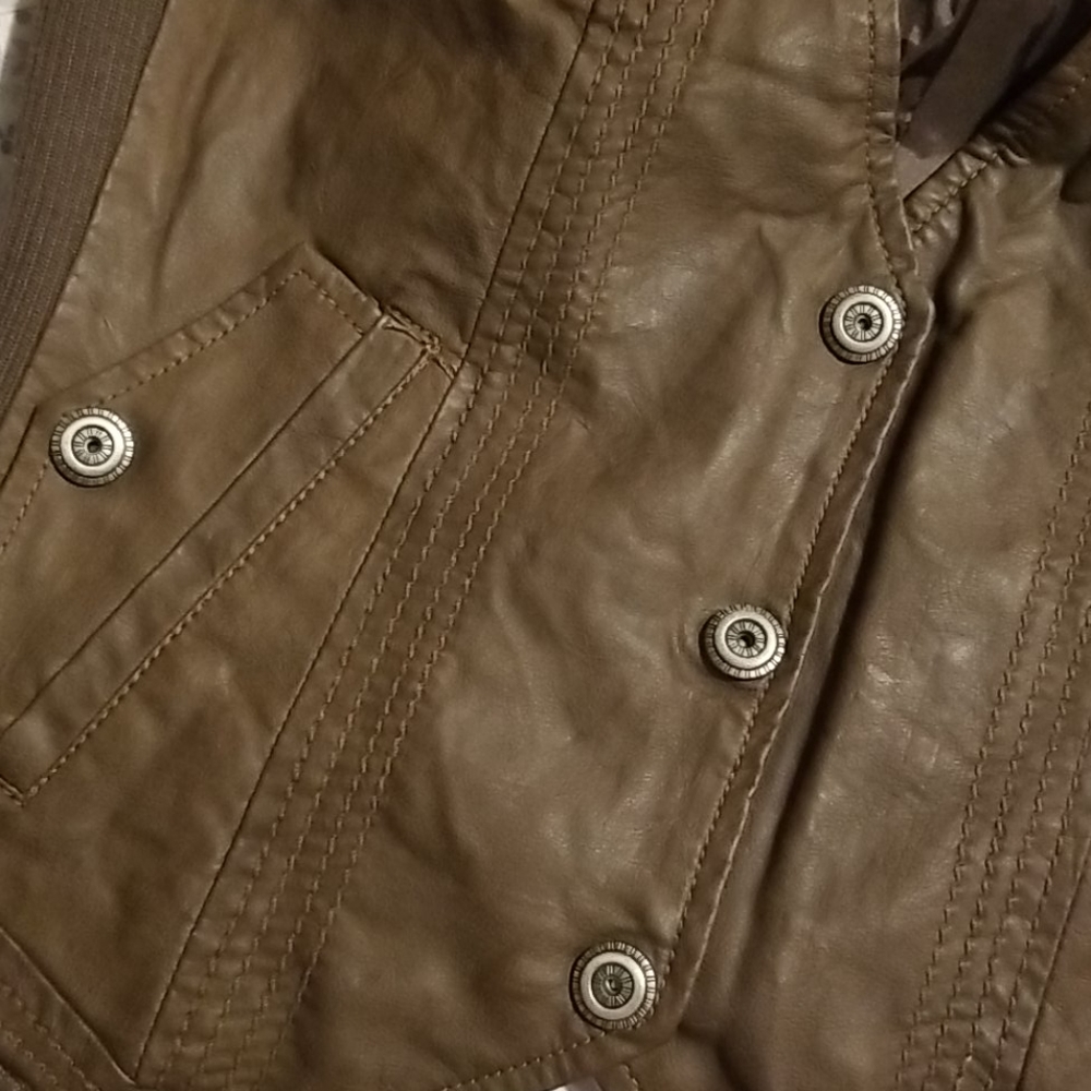 Vest - Picture 4 of 6